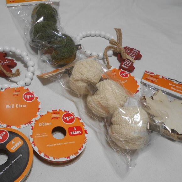 NEW LOT FALL HALLOWEEN THANKSGIVING THEMED ITEMS PUMPKINS CRAFT SWEATER CLIPS π - Picture 8 of 9